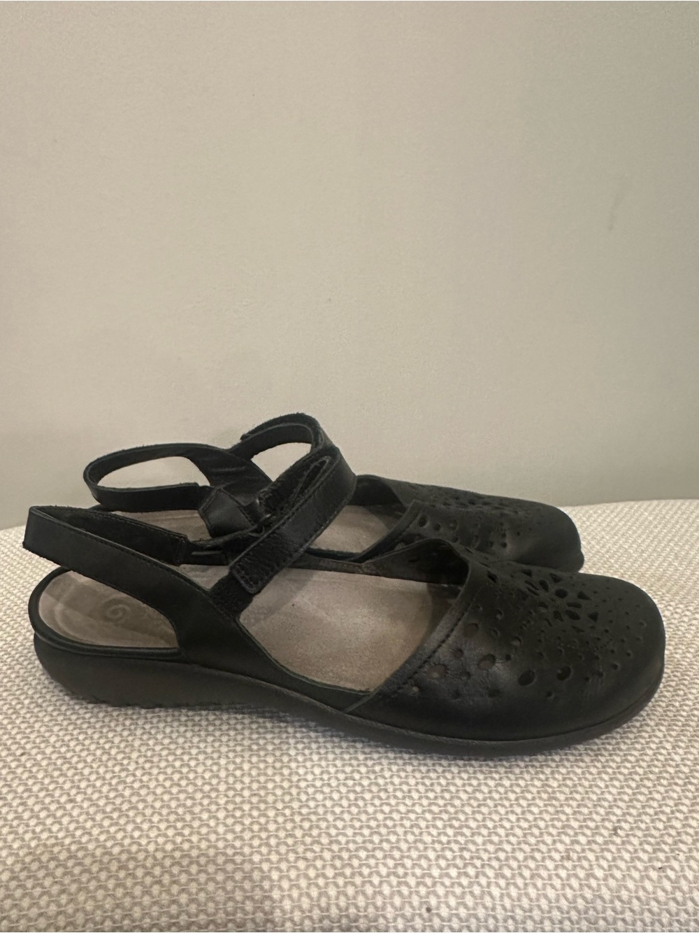 NAOT Arataki Womens US 42 / 11 Black Leather Cutout Mary Jane Comfort Shoes EUC - Picture 2 of 5